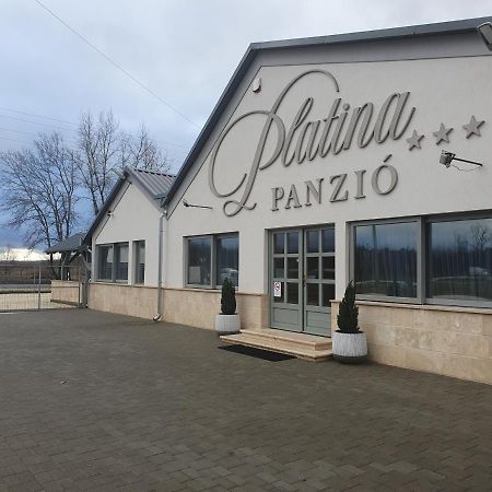 Platina Panzio*** Bed and Breakfast Újhartyán Exteriör bild