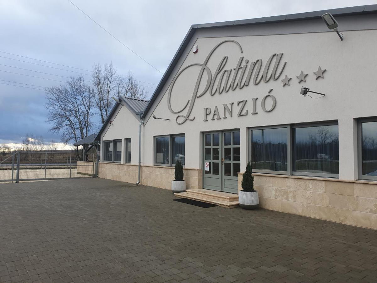 Platina Panzio*** Bed and Breakfast Újhartyán Exteriör bild