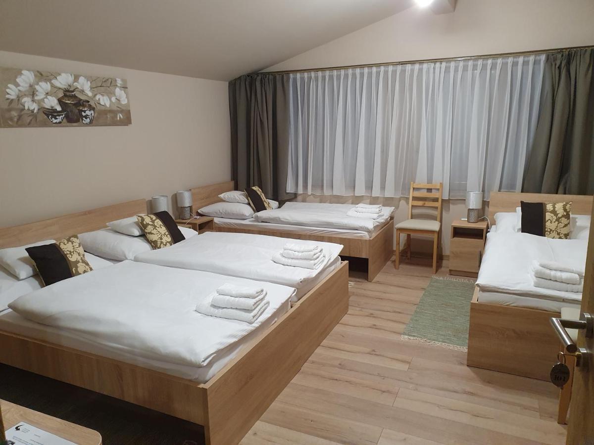 Platina Panzio*** Bed and Breakfast Újhartyán Exteriör bild