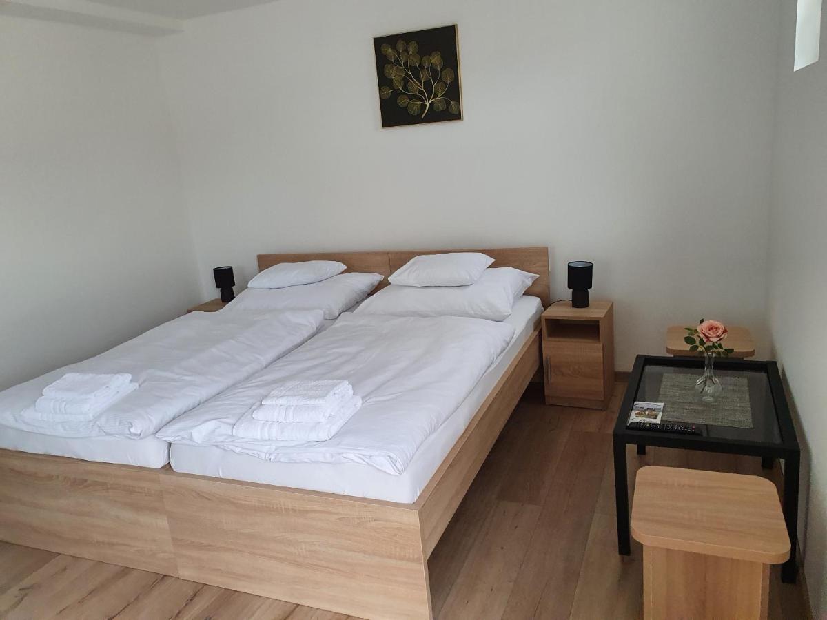Platina Panzio*** Bed and Breakfast Újhartyán Exteriör bild