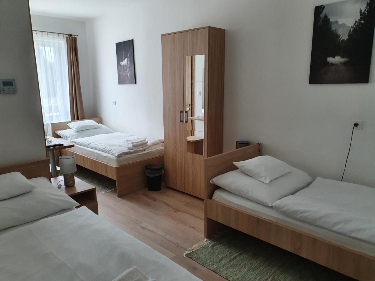 Platina Panzio*** Bed and Breakfast Újhartyán Exteriör bild